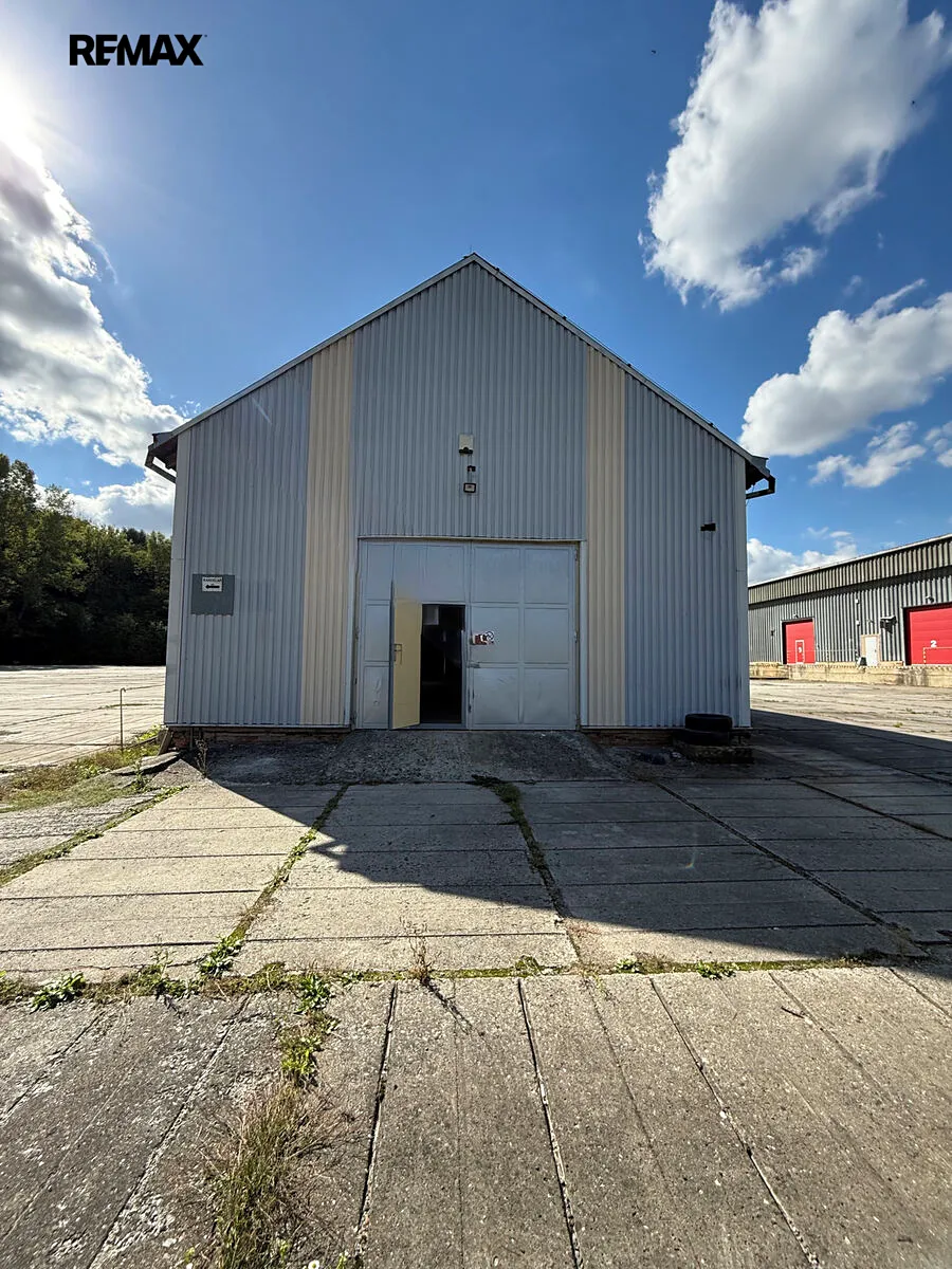 Pronájem skladového prostoru 300 m²